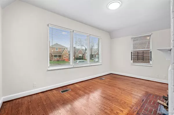 Detroit, MI 48227,15751 Biltmore ST