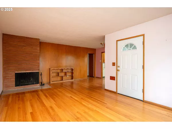 Portland, OR 97206,6208 SE WOODSTOCK BLVD