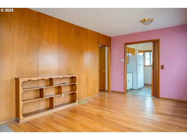 Portland, OR 97206,6208 SE WOODSTOCK BLVD