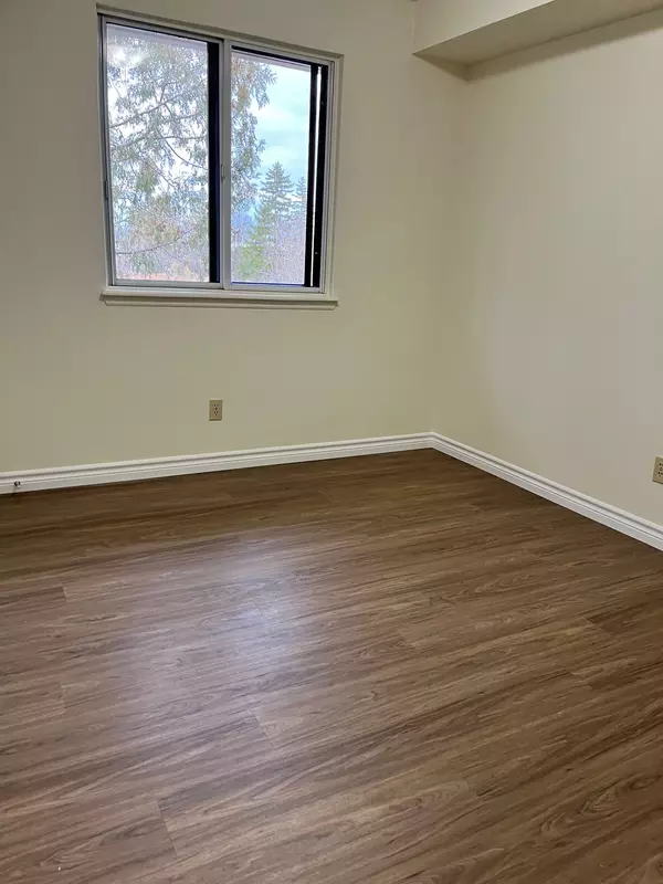 Barrie, ON L4N 1L9,131 Edgehill DR #O12