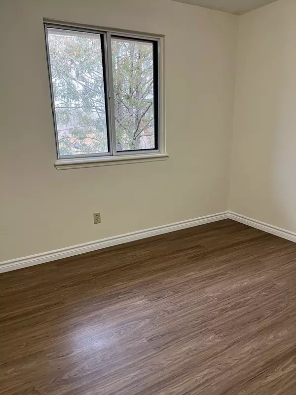 Barrie, ON L4N 1L9,131 Edgehill DR #O12