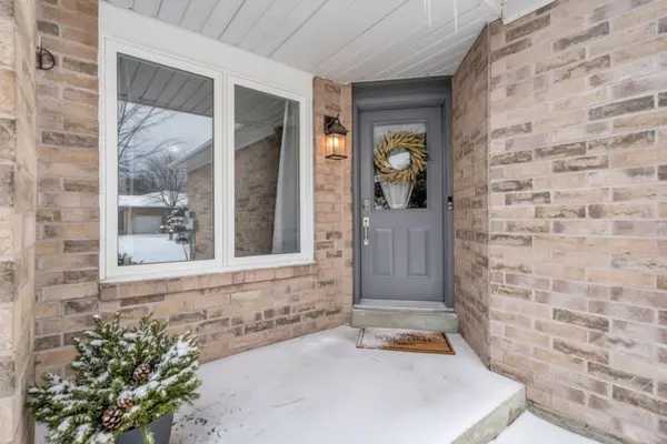 Barrie, ON L4N 8B9,104 Pickett CRES