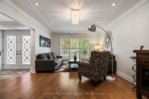 1268 Cermel DR W, Mississauga, ON L5H 3V4