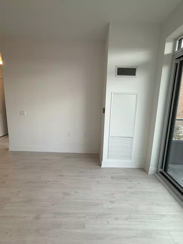 Burlington, ON L7R 0H2,2088 James ST #611