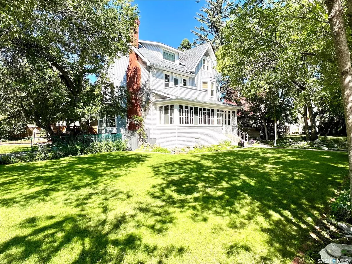 Swift Current, SK S9H 2J8,446 4th AVENUE NE