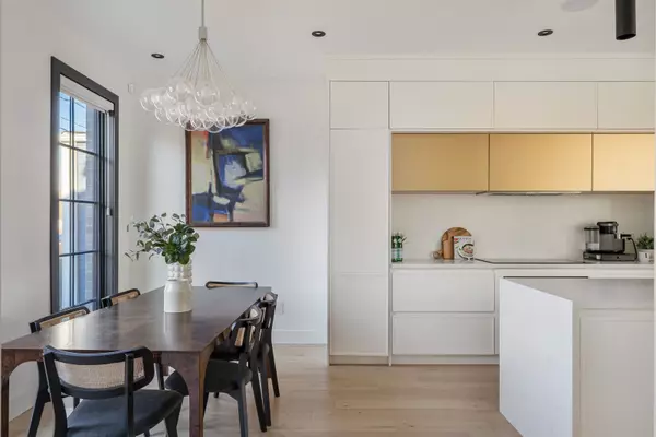 Toronto E03, ON M4C 4N2,203 Oak Park AVE