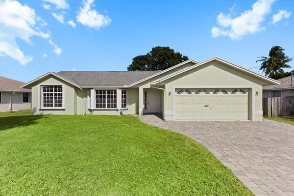 2923 SE Bella Rd, Port St Lucie, FL 34984