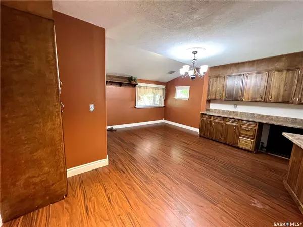 Swift Current, SK S9H 2J8,446 4th AVENUE NE