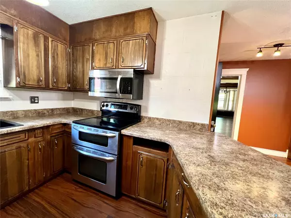 Swift Current, SK S9H 2J8,446 4th AVENUE NE