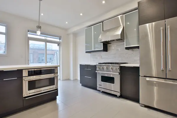 Toronto E01, ON M4M 3P6,49 Natalie PL