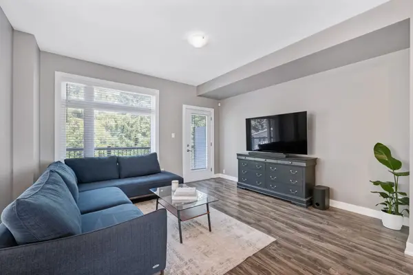 Barrie, ON L9J 0H2,540 Essa RD #35