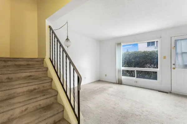 Blackburn Hamlet, ON K1B 4Z7,2276 Orient Park DR #48