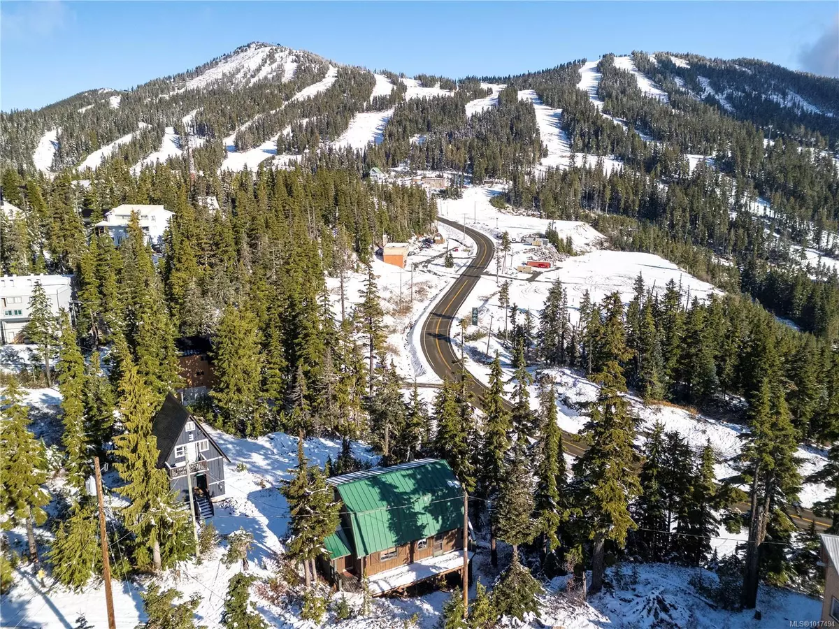 Courtenay, BC V9T 1L0,706 Glacier View Close