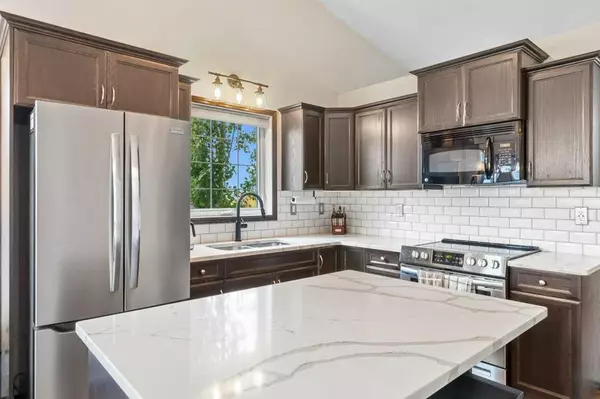 Red Deer, AB T4R 0J1,90 Larsen CRES