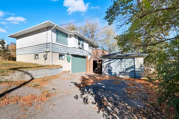 Calgary, AB t2t 4s4,2524 17a ST