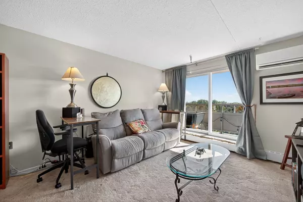 Barrie, ON L4M 5J7,414 Blake ST #705