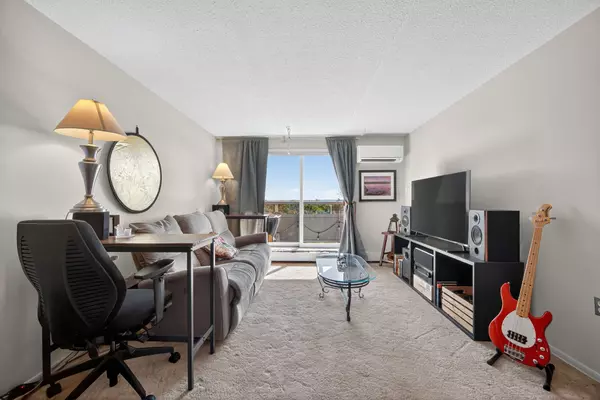 Barrie, ON L4M 5J7,414 Blake ST #705