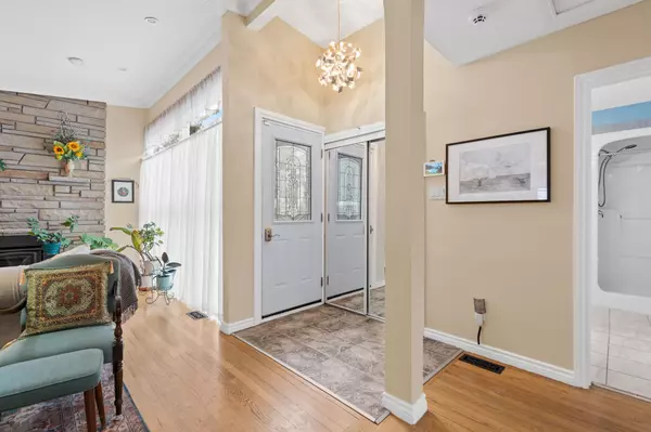 Bells Corners And South To Fallowfield, ON K2H 6H9,9 Quinpool CRES