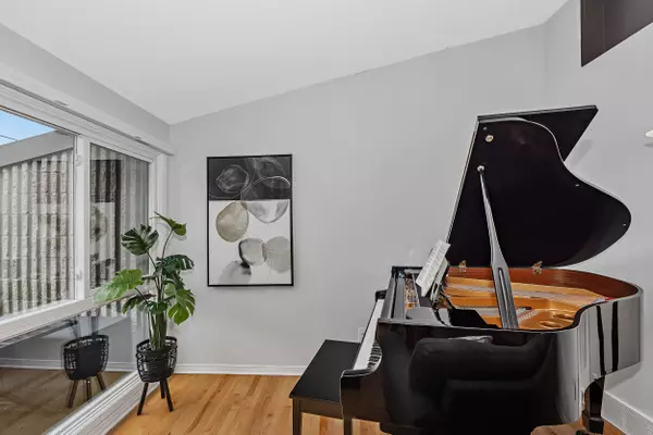 Woodroffe, ON K2B 8E2,1095 Ambleside DR