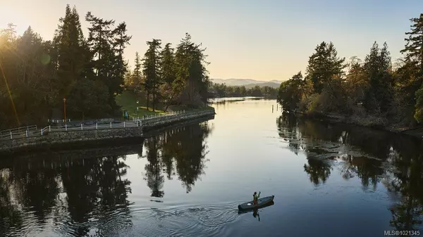 Esquimalt, BC V9A 2A4,1075 Tillicum Rd #CRU 1