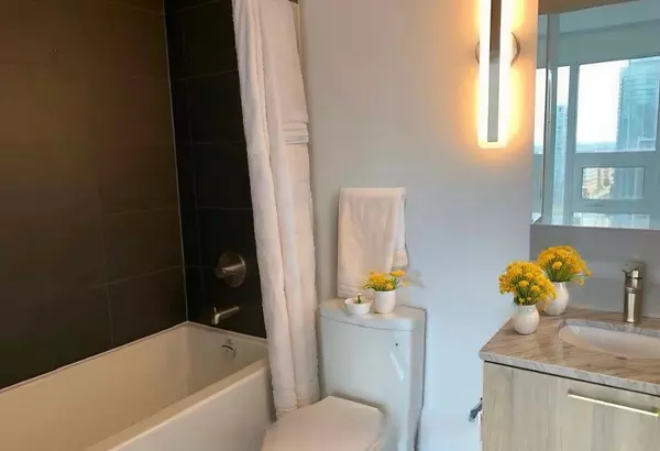 Toronto C01, ON M6K 3S4,19 Western Battery RD #1909