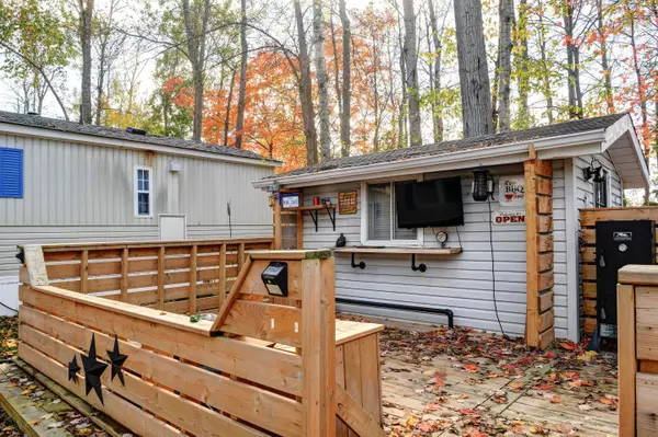 Springwater, ON L0L 1P0,8 Prince Edward DR