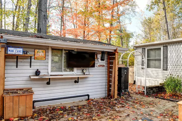 Springwater, ON L0L 1P0,8 Prince Edward DR