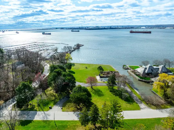 Burlington, ON L7T 4G9,800 Lasalle Park RD