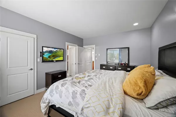 Saanich, BC V8Z 0A6,4048 Copperfield Lane