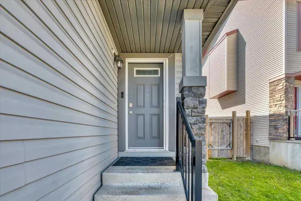 156 New Brighton LN SE, Calgary, AB T2Z 0E2