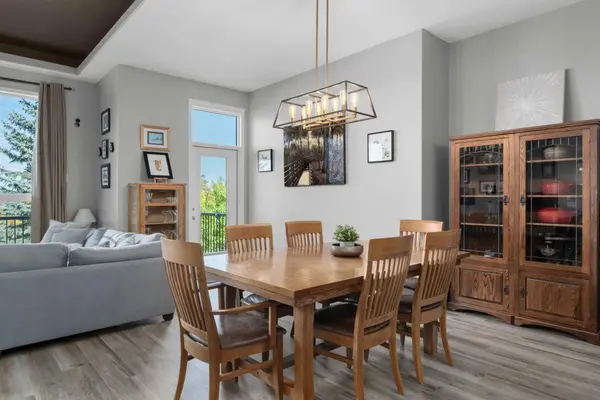 Calgary, AB T3B 5Z3,51 Crestridge WAY SW