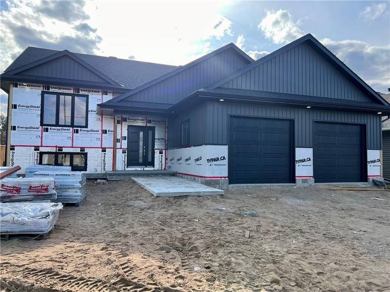 14 Jade AVE, Petawawa, ON K8H 0E5