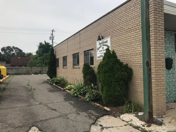 Detroit, MI 48205,16068 E 8 MILE RD