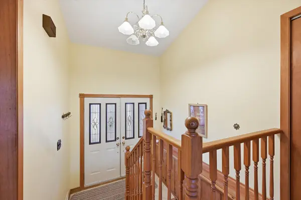 Burlington, ON L7L 3K7,5089 Meadowhill RD