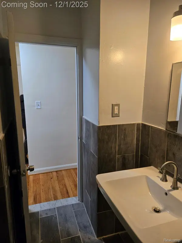 Detroit, MI 48224,6140 Farmbrook ST