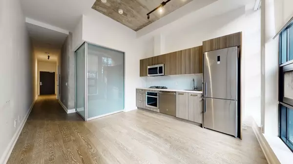 Toronto C01, ON M5V 0N9,608 Richmond ST W #201