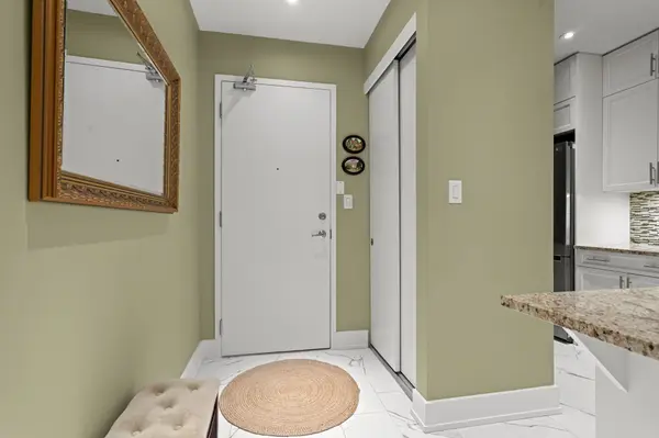 Dows Lake - Civic Hospital And Area, ON K1S 4P4,100 Champagne AVE S #207