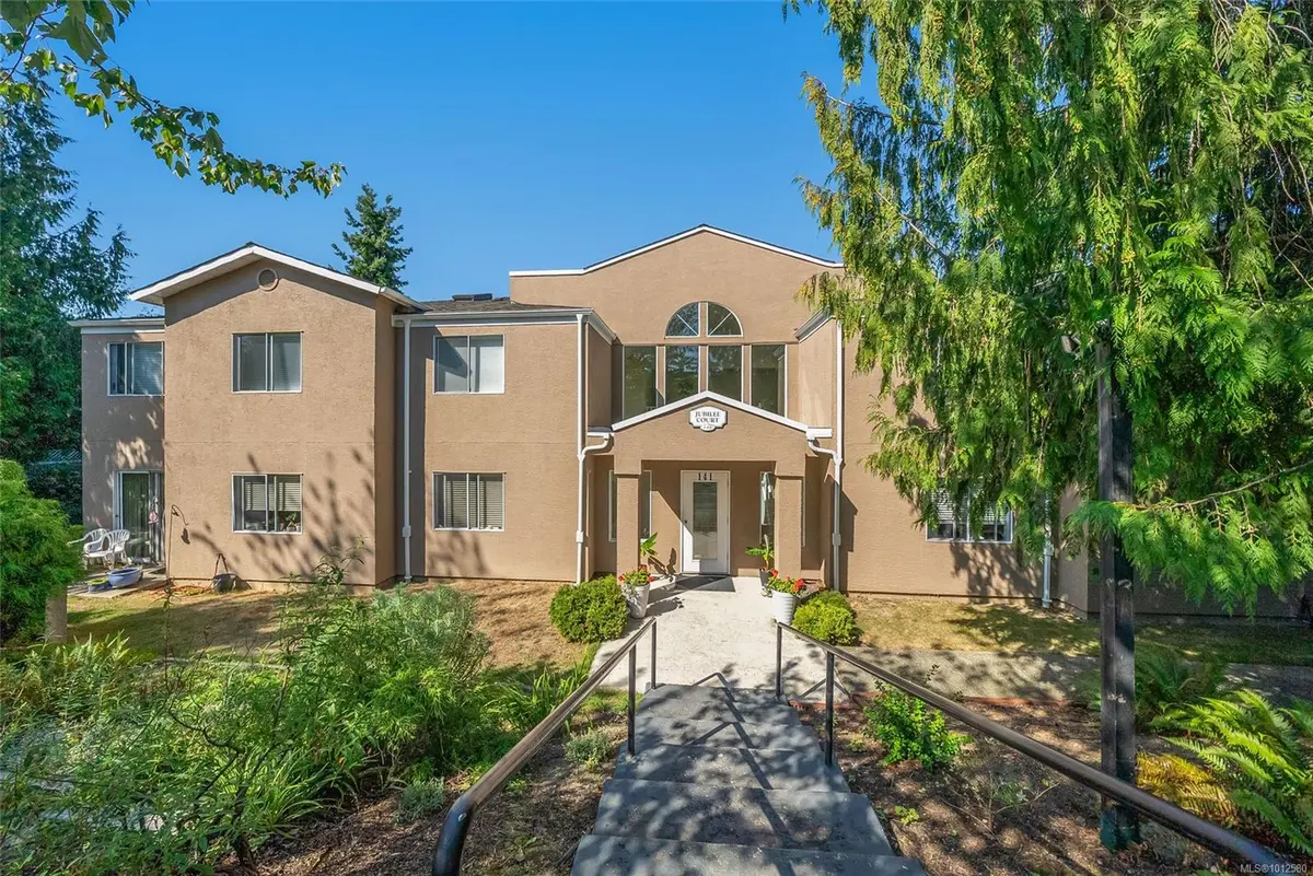 Qualicum Beach, BC V9K 2J6,141 Sixth Ave #9