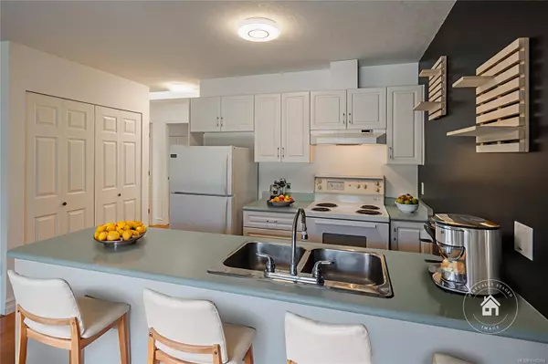 Qualicum Beach, BC V9K 2J6,141 Sixth Ave #9