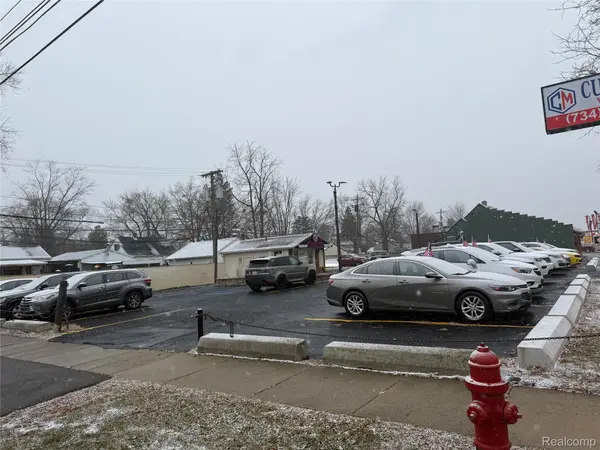 32405 Ford RD, Garden City, MI 48135