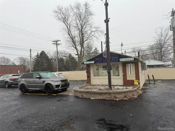 32405 Ford RD, Garden City, MI 48135