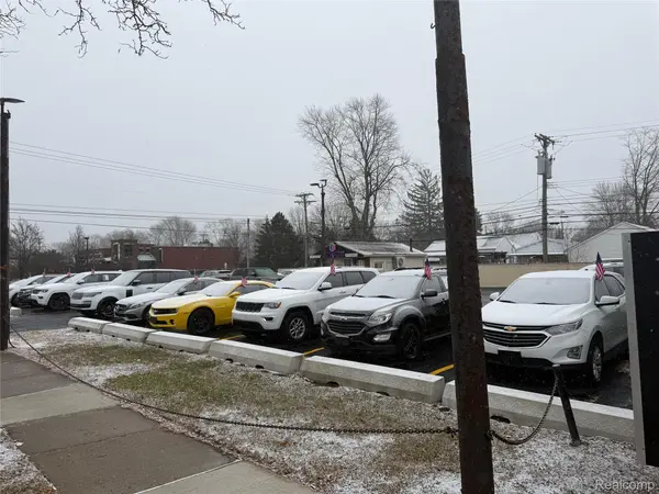 32405 Ford RD, Garden City, MI 48135