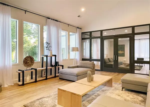 Dallas, TX 75240,6802 Bert Lane