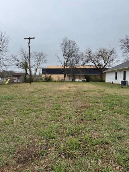 1328 Franklin Avenue, Bonham, TX 75418
