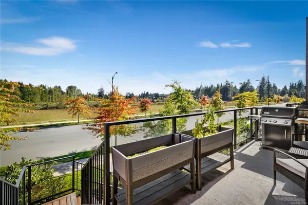 Campbell River, BC V9H 0E5,3016 Alder St S #7