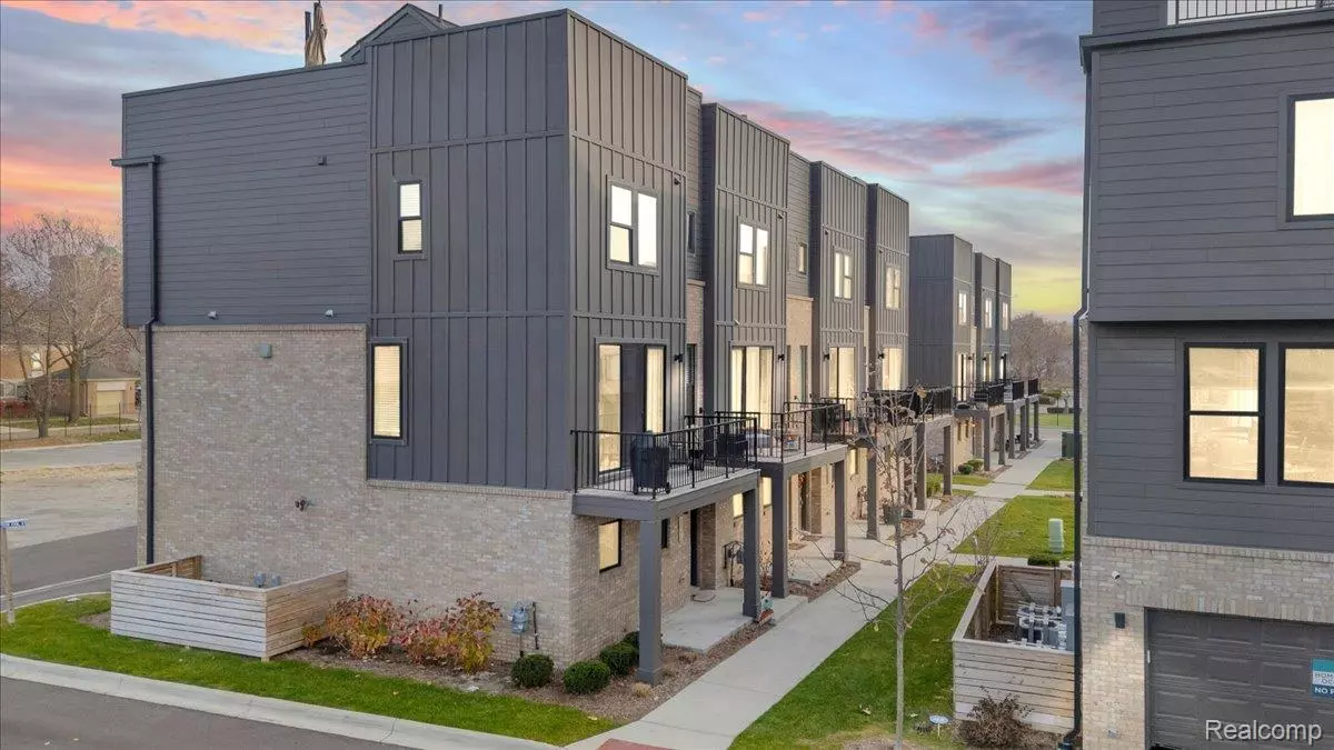 Detroit, MI 48207,1061 Hampton CIR