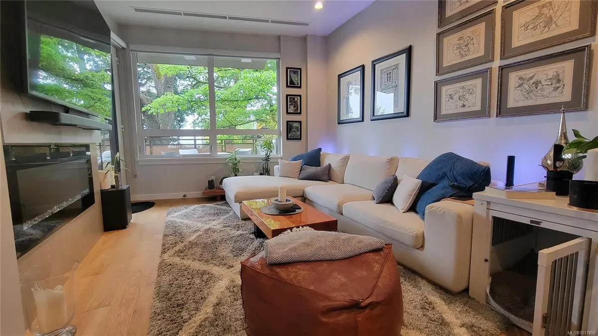 Victoria, BC V8V 0G1,1201 Fort St #108