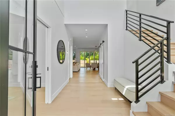 Oak Bay, BC V8S 5H1,2480 Plumer St