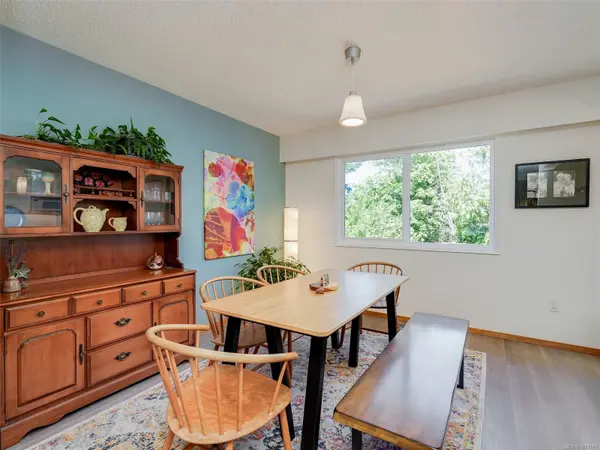 Saanich, BC V8R 2P3,1844 Kings Rd