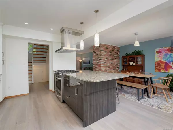 Saanich, BC V8R 2P3,1844 Kings Rd